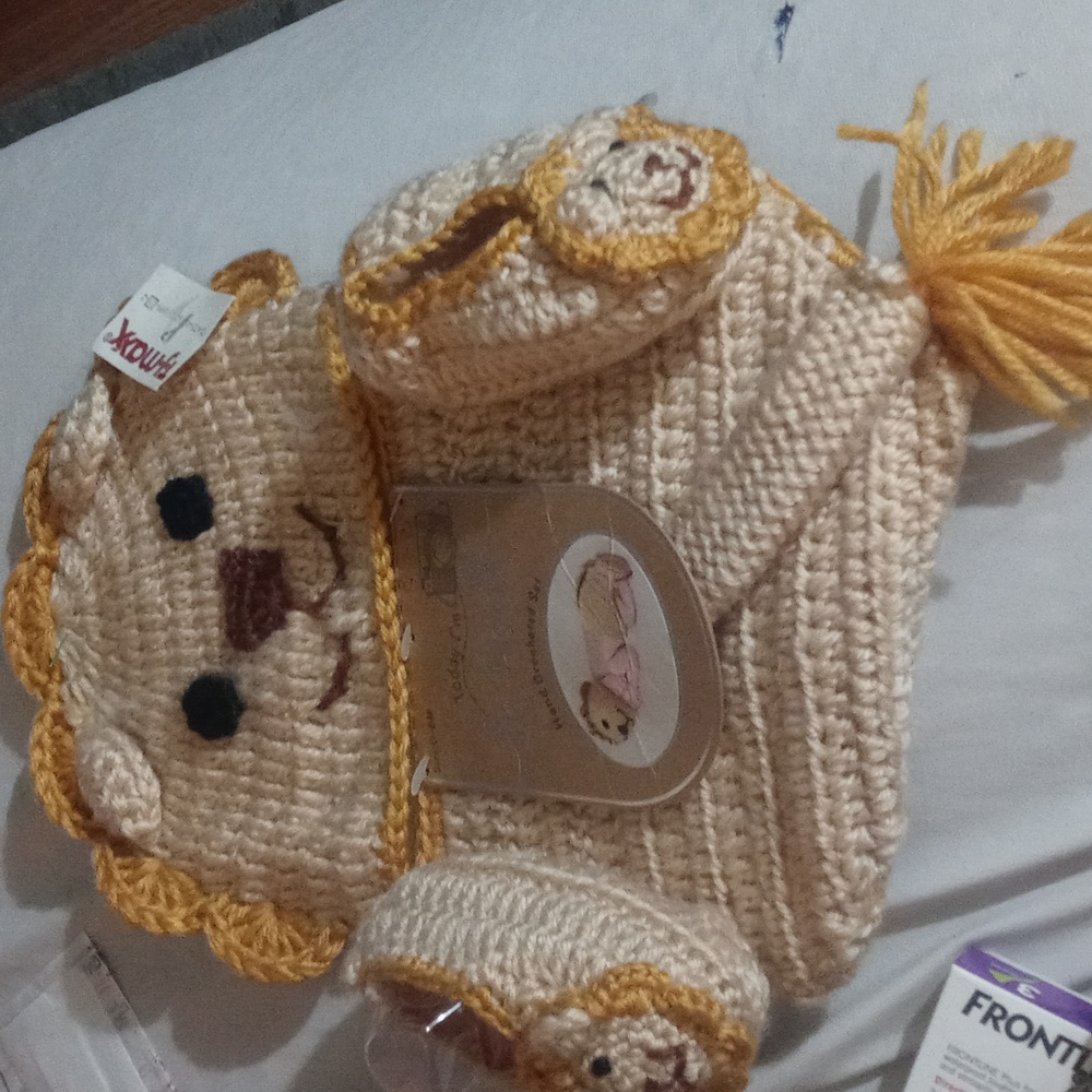 Hand crouched set for baby